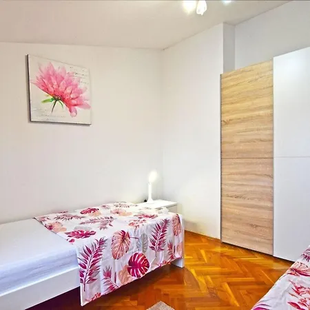 Apartment In Mit Eigener Terrasse