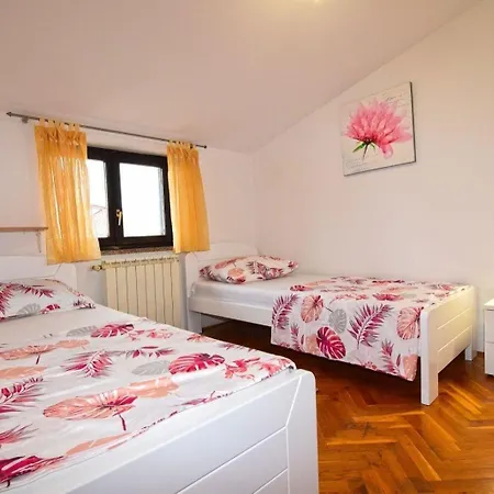 Apartment In Mit Eigener Terrasse