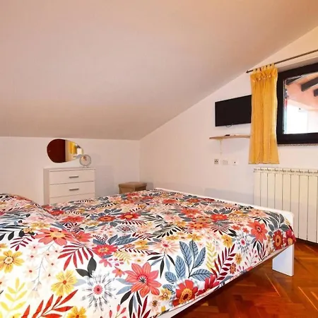 In Mit Eigener Terrasse Apartment Pula