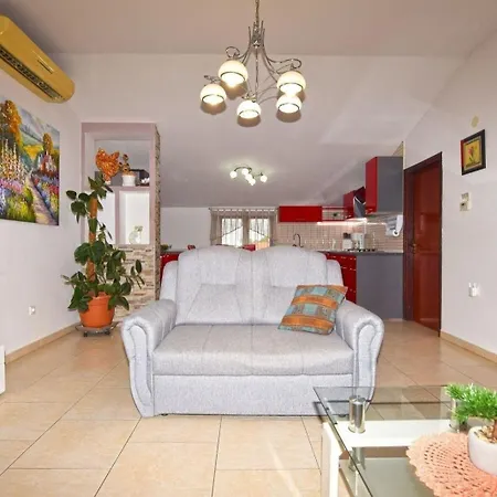 Apartment In Mit Eigener Terrasse *